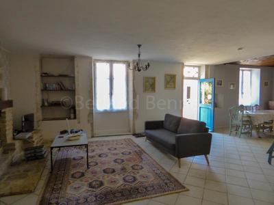 Maison - 300 m² - 16 pièces