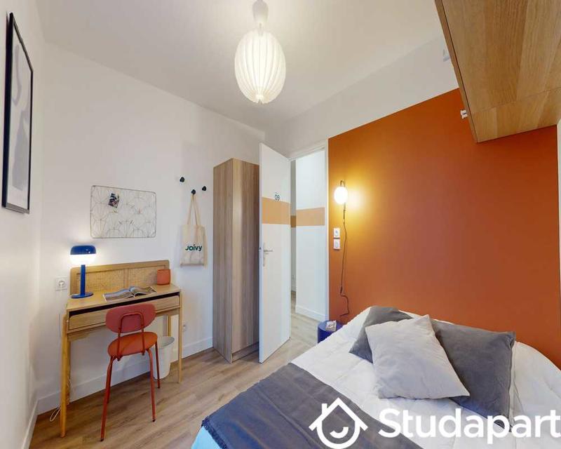 Chambre - 70 m² - 1 pièce