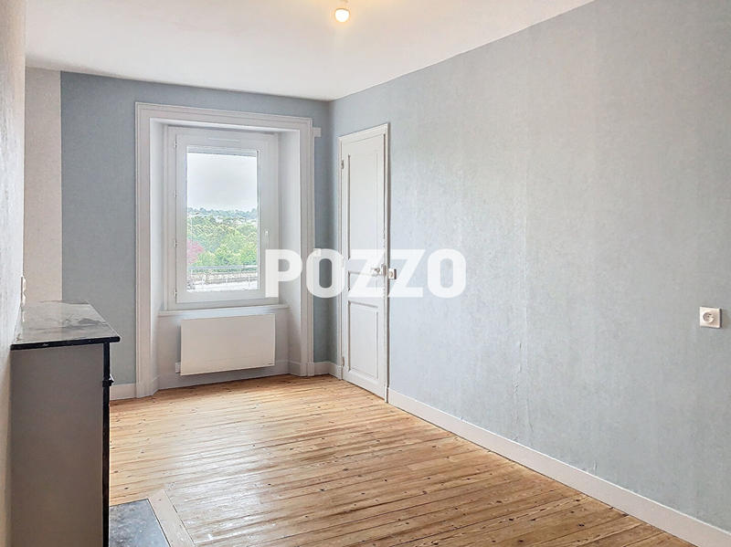Maison - 181 m² - 7 pièces