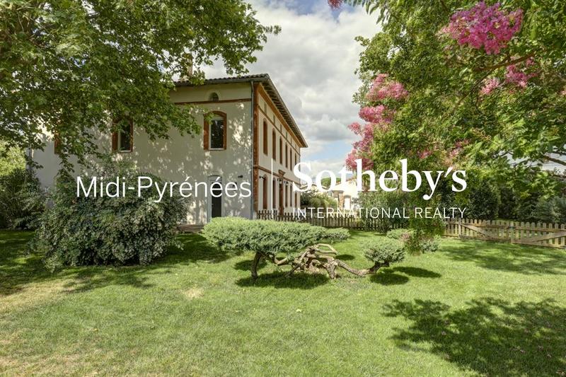 Maison - 542 m² - 15 pièces