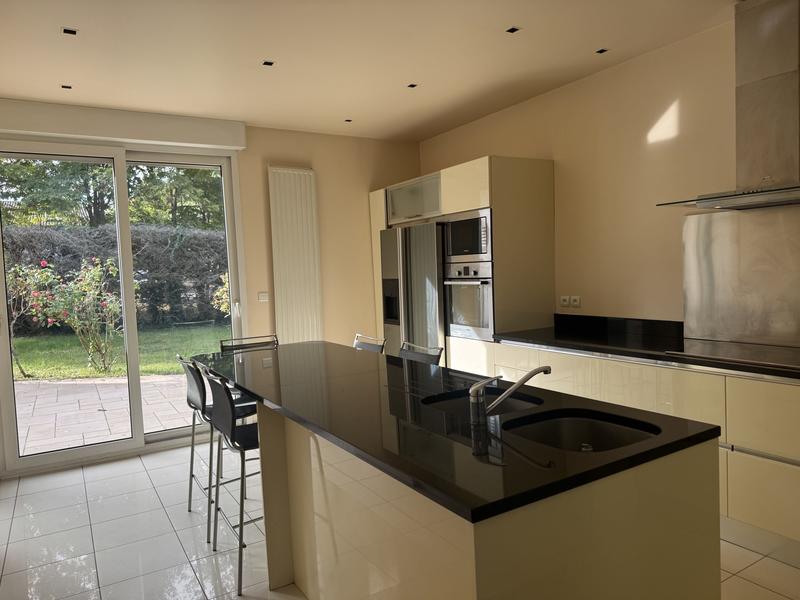 Maison - 260 m² - 7 pièces