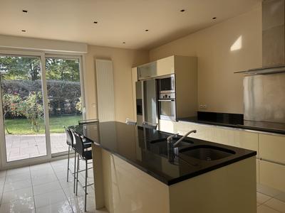 Maison - 260 m² - 7 pièces