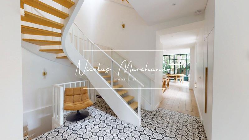 Propriété - 300 m² - 8 pièces