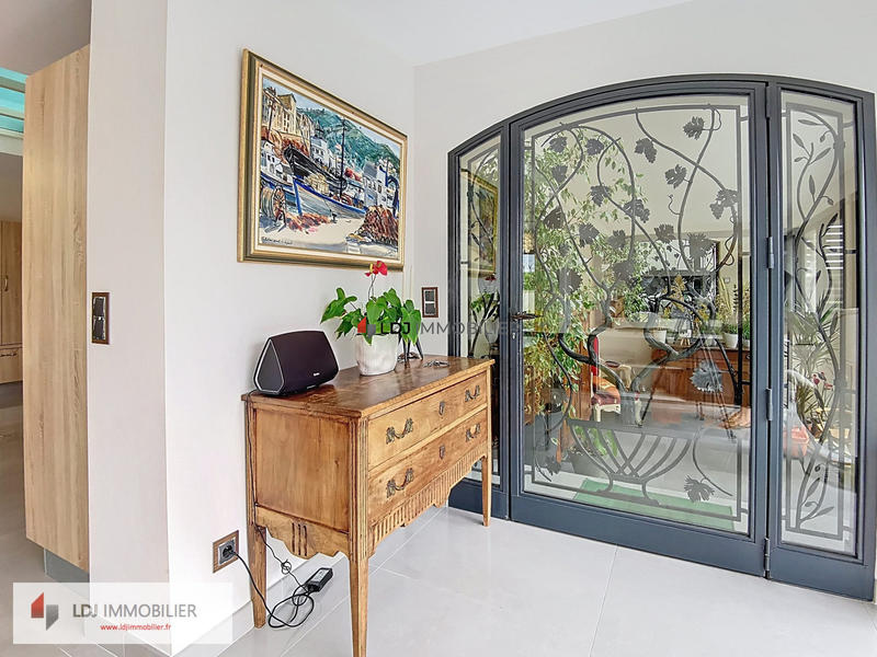 Maison - 260 m² - 6 pièces