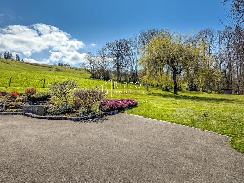 Maison - 202 m² - 8 pièces