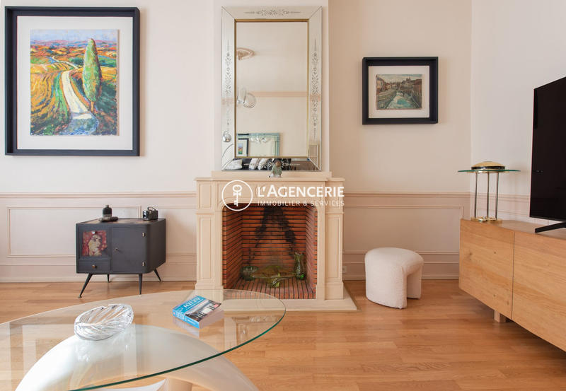 Maison - 275 m² - 8 pièces