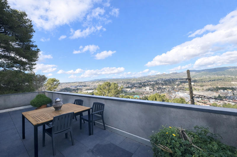 Maison - 220 m² - 5 pièces