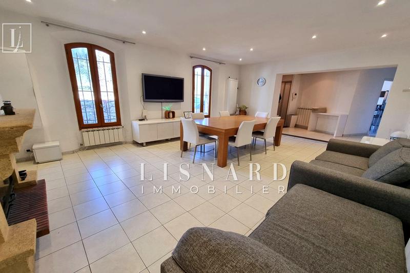 Maison - 180 m² - 5 pièces