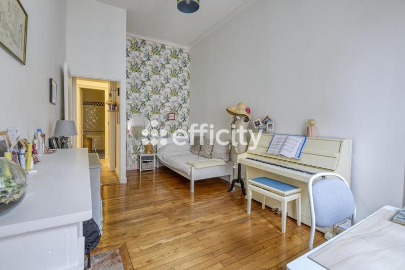 Appartement - 134 m² - 6 pièces