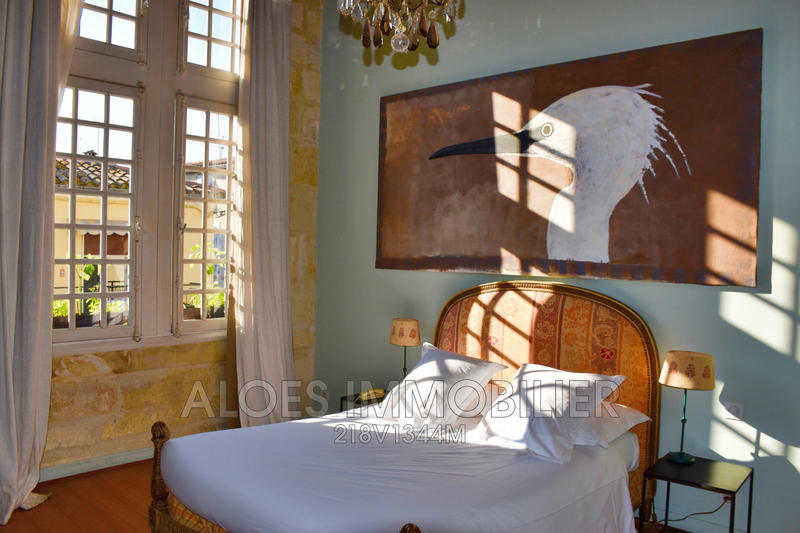 Maison - 742 m² - 16 pièces