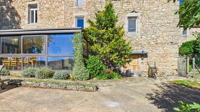 Mas - 780 m² - 20 pièces