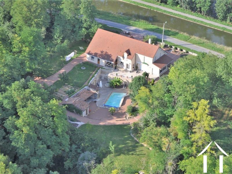 Maison - 250 m² - 7 pièces