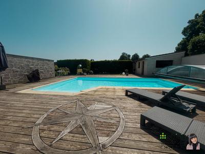 Maison - 219 m² - 10 pièces