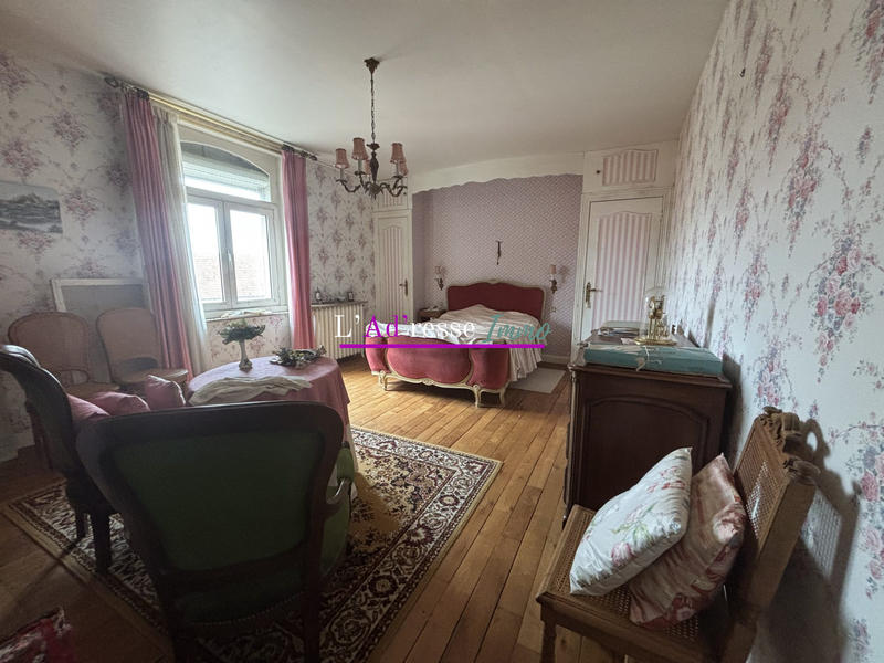 Maison traditionnelle - 238 m² - 7 pièces