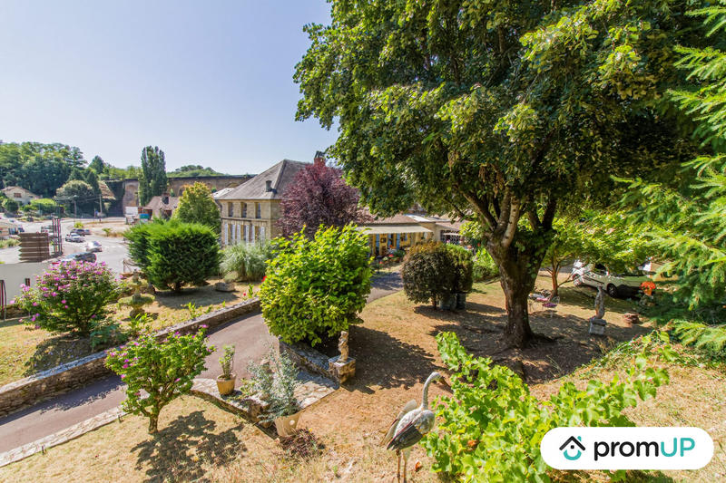 Maison - 370 m² - 12 pièces