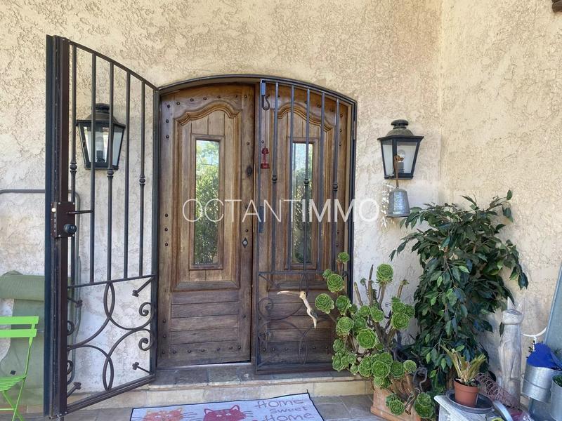 Maison - 330 m² - 8 pièces