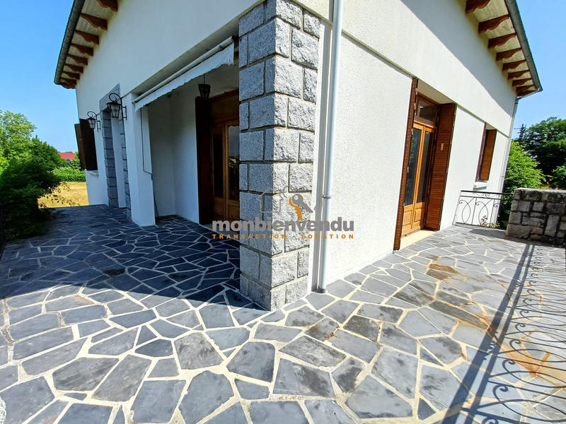 Maison traditionnelle - 188 m² - 5 pièces