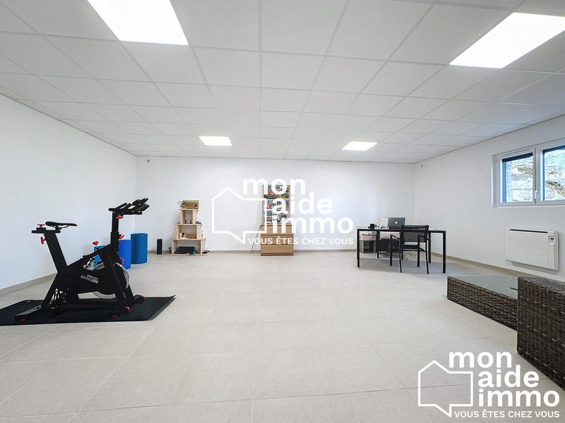 Maison - 260 m² - 8 pièces