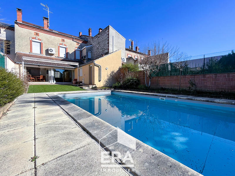 Maison - 238 m² - 6 pièces