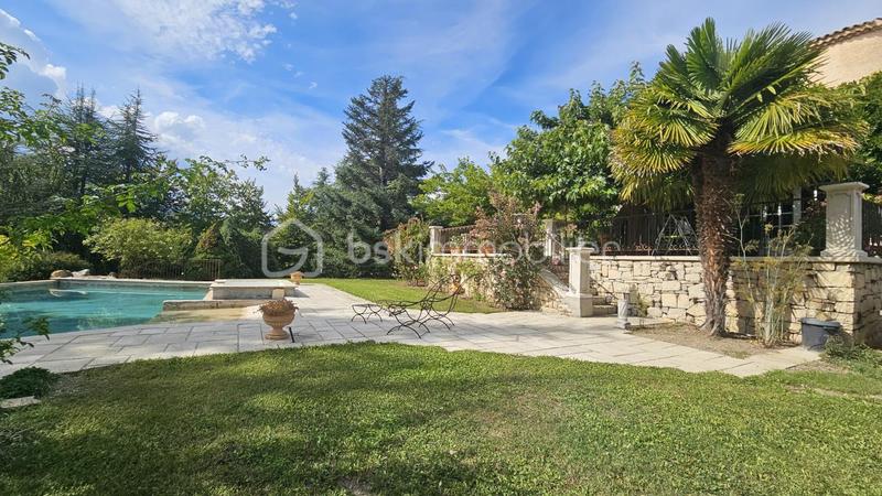 Propriété - 212 m² - 10 pièces