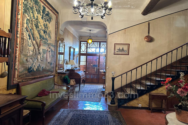 Maison - 335 m² - 15 pièces