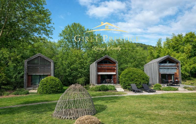 Propriété - 260 m² - 16 pièces