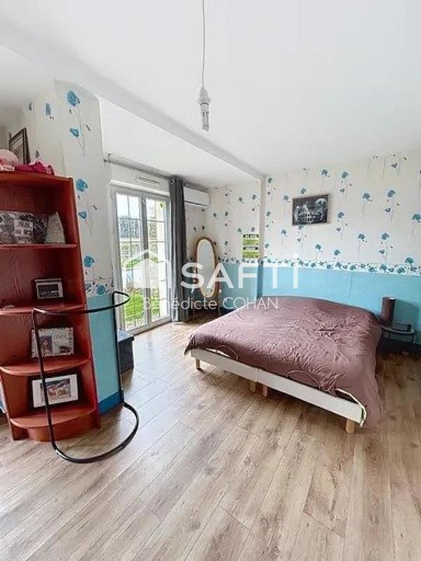 Maison - 250 m² - 10 pièces