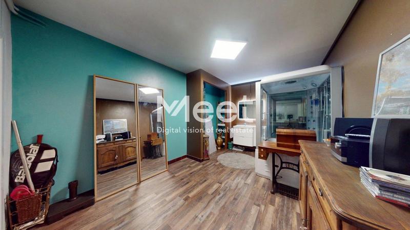 Maison - 220 m² - 6 pièces