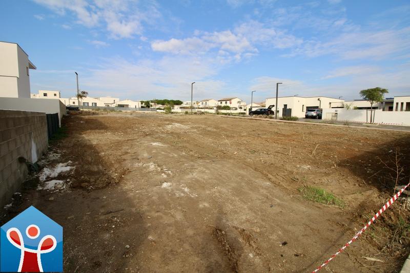 Terrain constructible - 702 m²