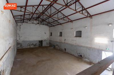 Local commercial - 617 m²