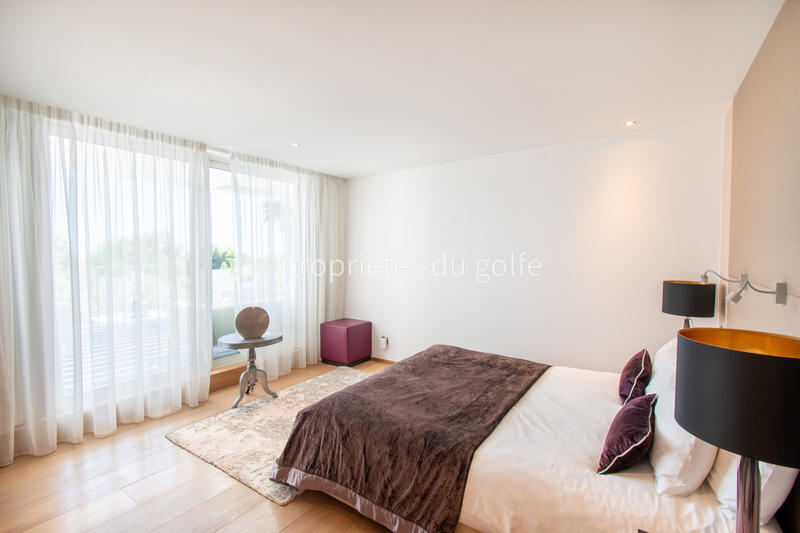 Maison - 305 m² - 7 pièces