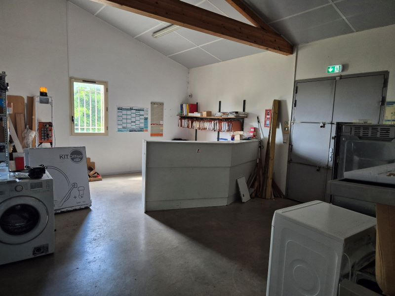 Parking / Garage - 1 065 m²