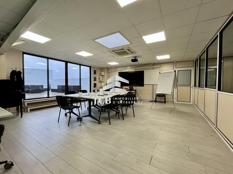 Local d'activités - 2 358 m²