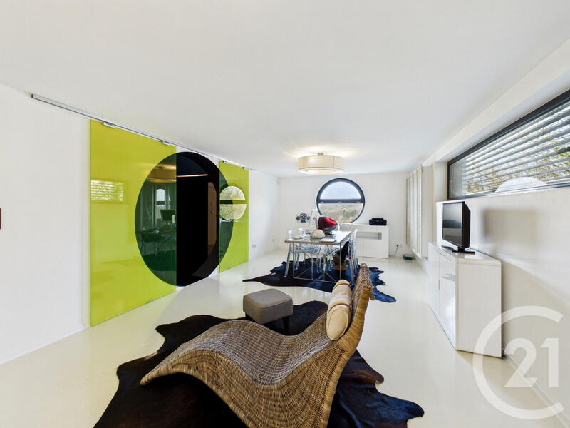 Maison - 245 m² - 8 pièces