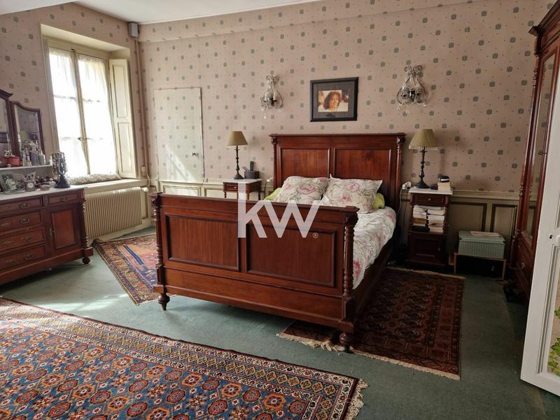 Maison - 434 m² - 10 pièces