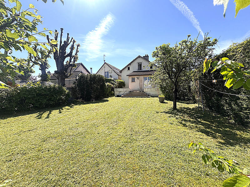 Maison - 144 m² - 8 pièces