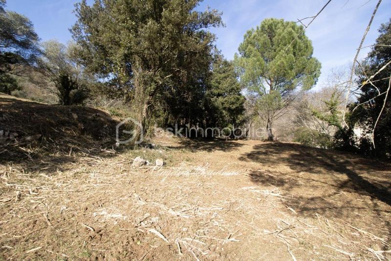 Terrain constructible - 2 412 m²