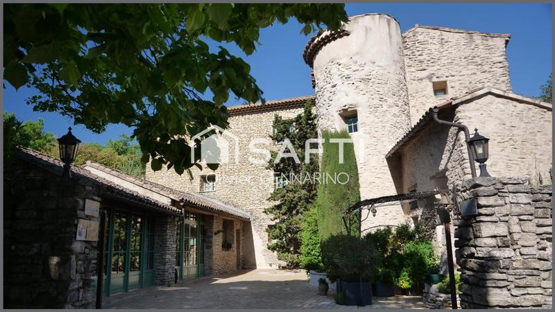 Maison - 591 m² - 22 pièces