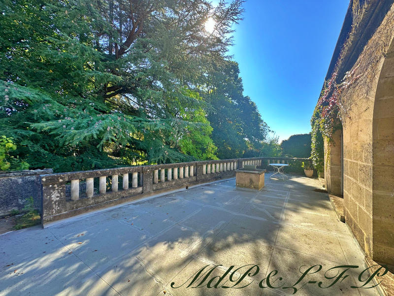 Maison - 241 m² - 7 pièces