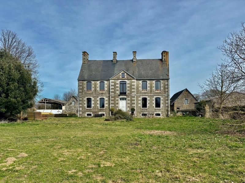 Maison - 250 m² - 9 pièces