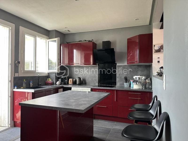 Maison - 254 m² - 10 pièces
