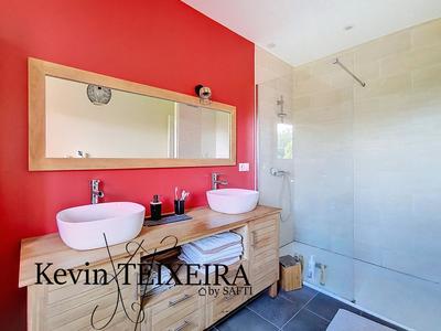 Maison - 149 m² - 9 pièces