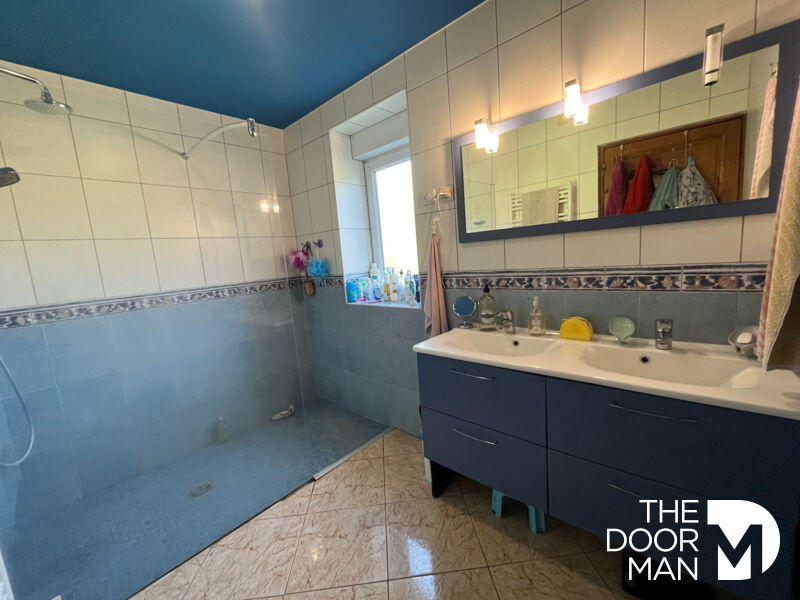 Maison - 202 m² - 8 pièces