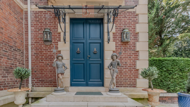 Maison - 430 m² - 11 pièces