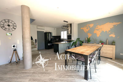 Maison - 101 m² - 5 pièces