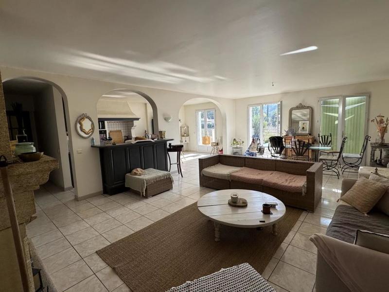 Propriété - 158 m² - 6 pièces