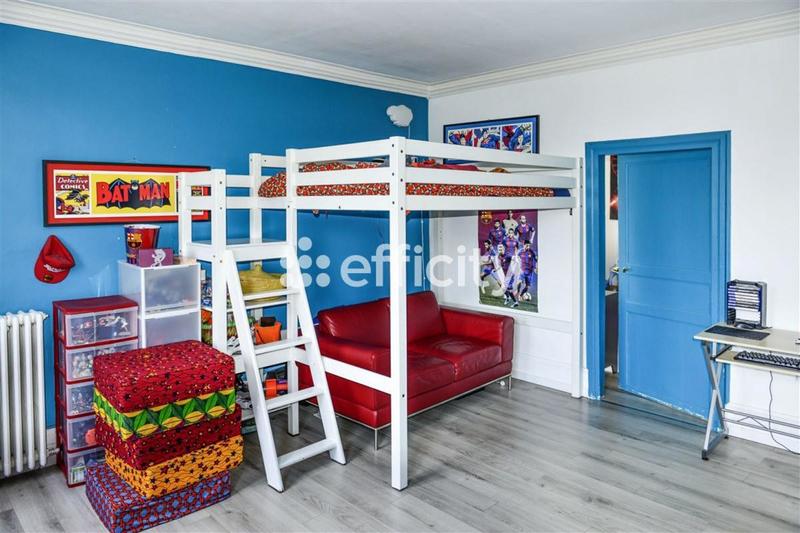 Maison - 260 m² - 8 pièces