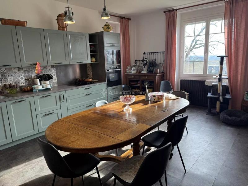 Maison - 215 m² - 7 pièces