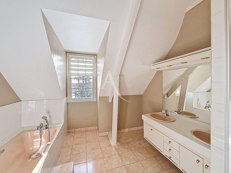 Maison - 162 m² - 6 pièces