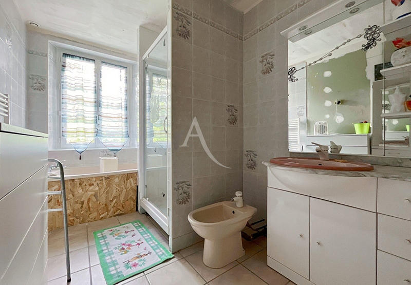 Maison - 194 m² - 7 pièces